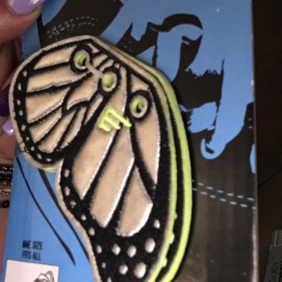 Accessories - Picture 6 of 6